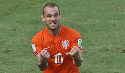 Video: Sneijder vyrovnal rekord van der Sara, Irán vyhral v Čiernej Hore