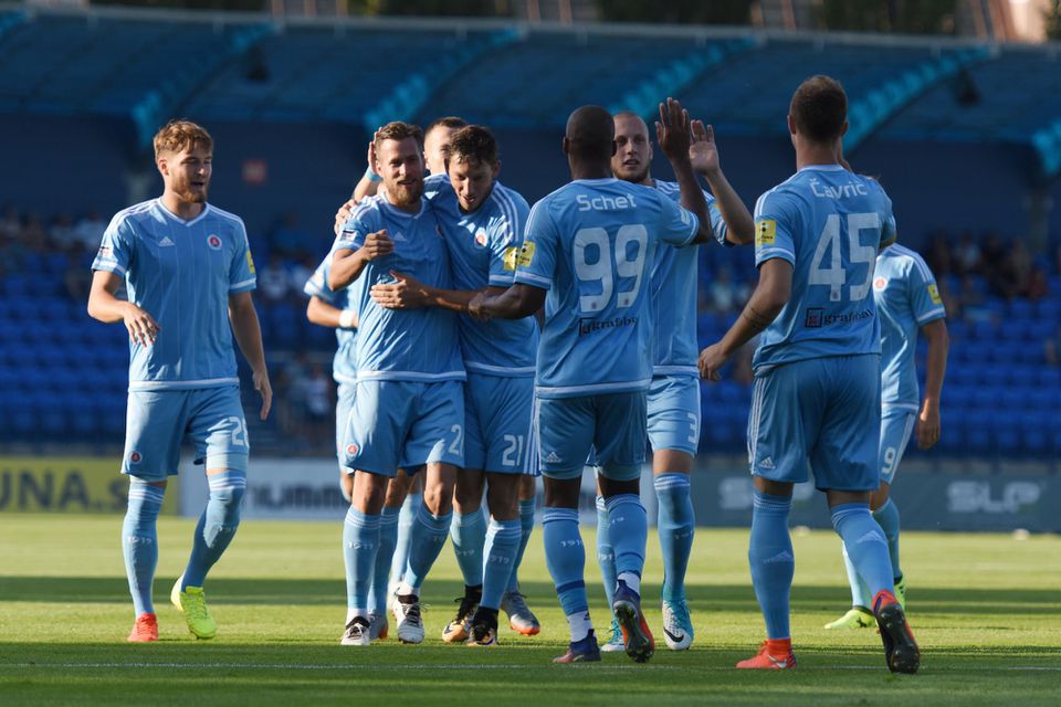 radosť hráčov Slovana po strelení gólu