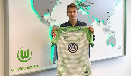 Wolfsburg kúpil z Augsburgu obrancu Verhaegha