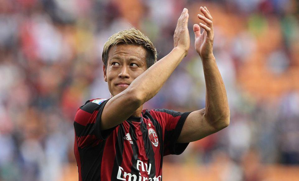 Keisuke Honda sa lúči s fanúšikmi AC Miláno