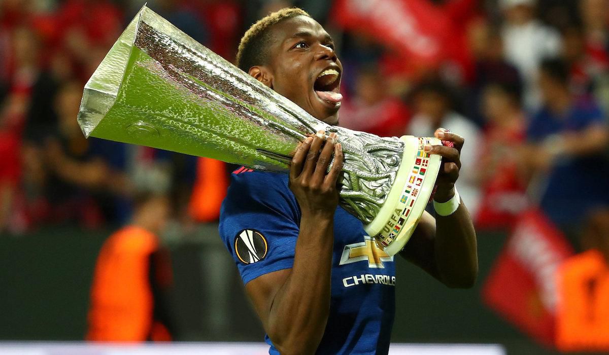 Paul Pogba s víťaznou trofejou Európskej ligy