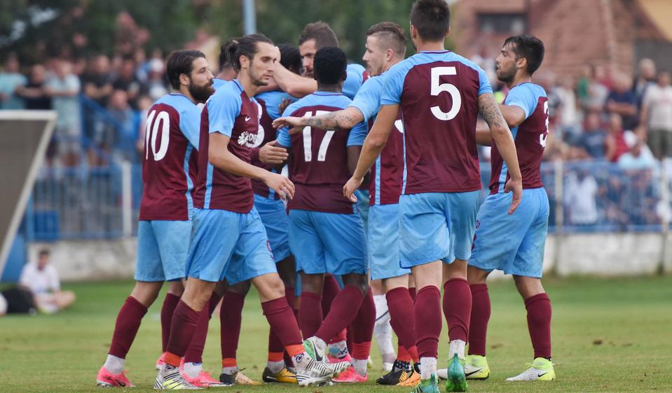 Radosť hráčov Trabzonsporu po strelení gólu