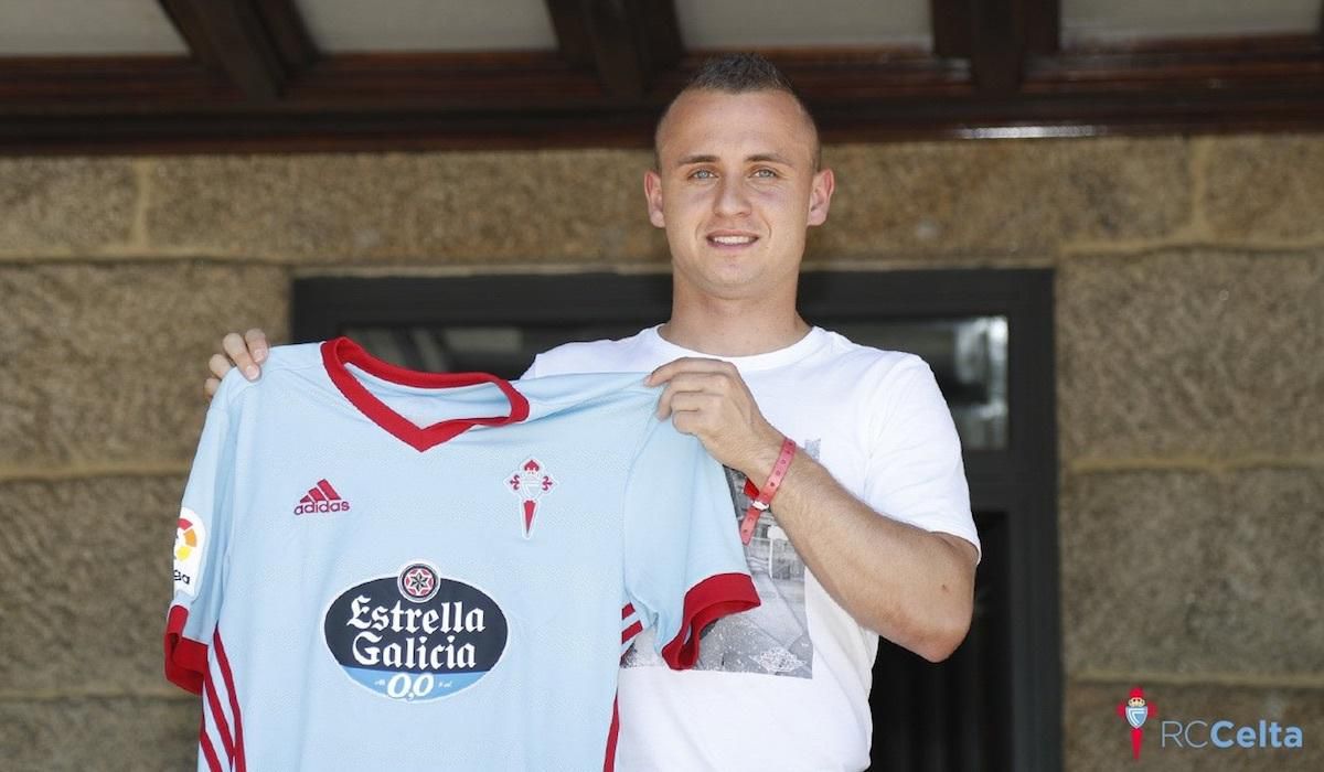 Stanislav Lobotka s dresom Celty Vigo.