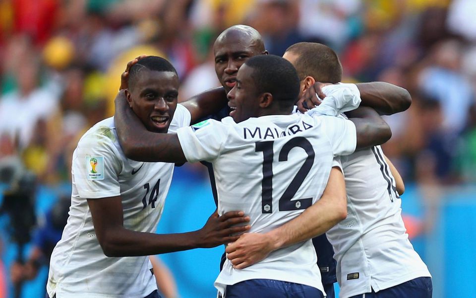 Rio Mavuba so spoluhráčmi z francúzskej reprezentácie