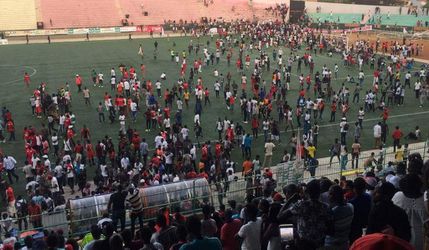 Osem fanúšikov zahynulo počas chaosu na zápase v Senegale