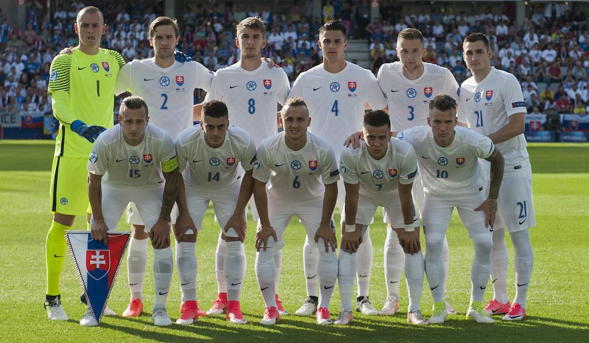 Tímová fotografia Slovákov pred zápasom s Anglickom (EURO 2017 do 21 rokov).