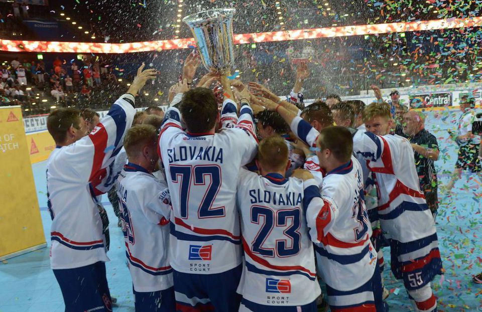 Video: Zabudnite na hokej. Slovensko je hokejbalová veľmoc, ideme na medailu!