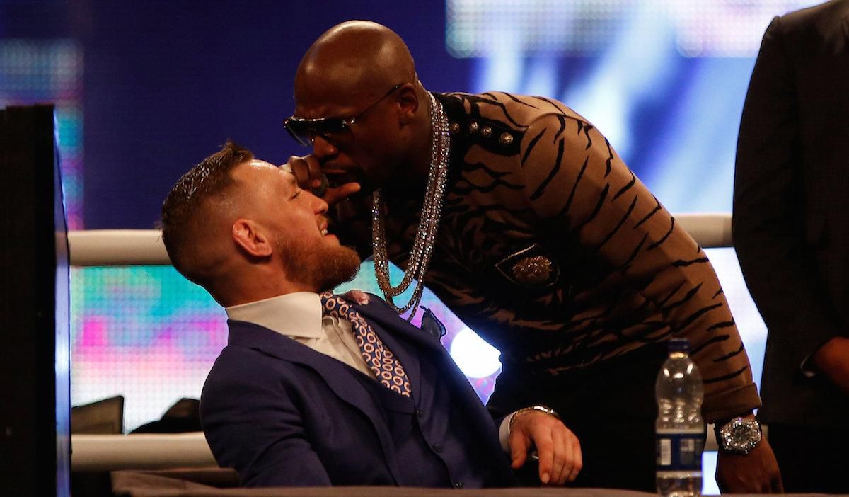 Conor McGregor a Floyd Mayweather na tlačovke v Londýne.