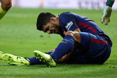 FC Barcelona bude mesiac bez Luisa Suáreza