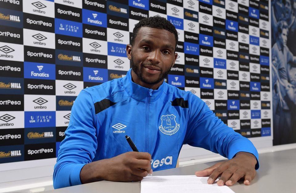 Cuco Martina pri podpise zmluvy s Evertonom