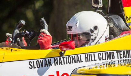 Osem statočných zo Slovak National Hill Climb Teamu na Ostrej Lúke