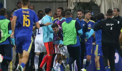 Video: Hráči Bosny a Grécka sa pobili, Gianniotas prišiel o dva zuby