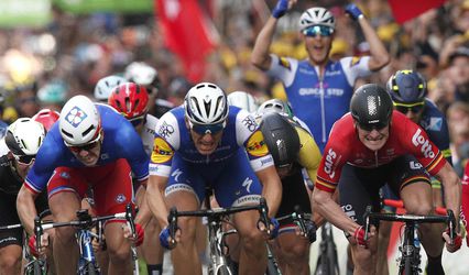 Video: Víťazom dramatickej 2. etapy Marcel Kittel, Peter Sagan v top 10