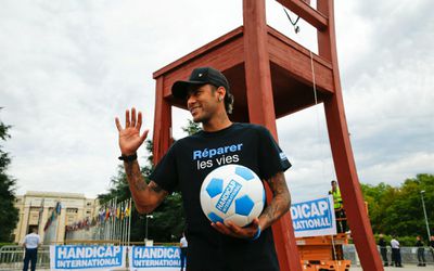 Video: Neymar na charitatívnej akcii v Ženeve: Všetci sme Božie deti