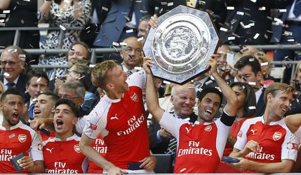 Arsenal a Chelsea vo Wembley o tradičnú prvú trofej sezóny
