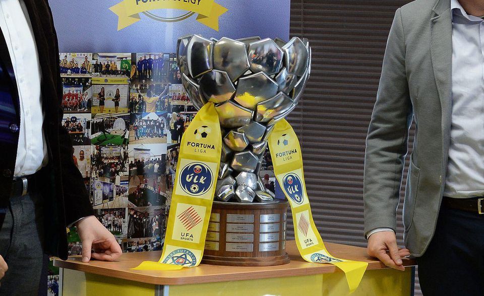 Esencia hry, víťazná trofej futbalovej Fortuna ligy