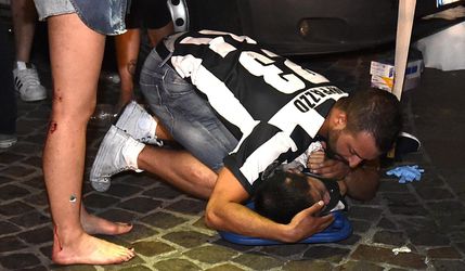 Video: Viac než 1500 fanúšikov Juventusu zranených po výbuchu vo fanzóne