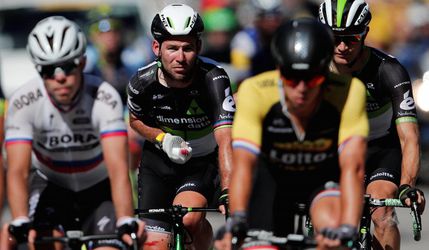 Mark Cavendish odstupuje z pretekov na následky kolízie so Saganom