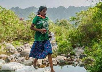 Neuveriteľné: Žena z Mexika vyhrala ultramaratón v sandáloch
