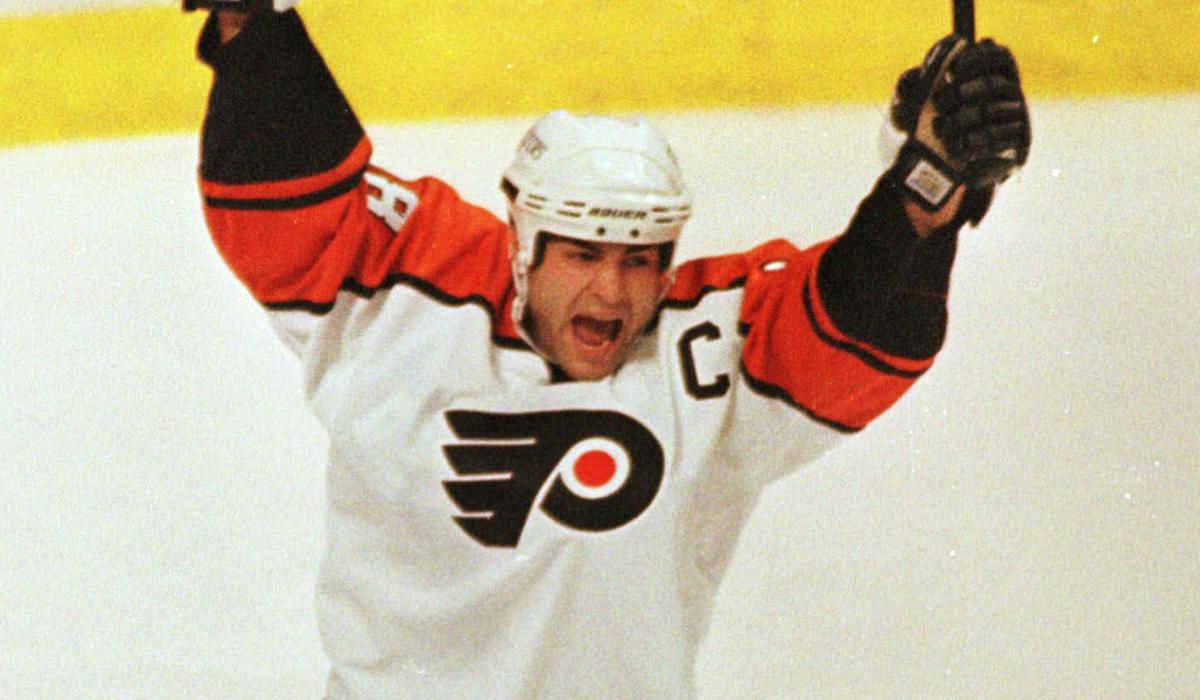 Eric Lindros v drese Philadelphie Flyers