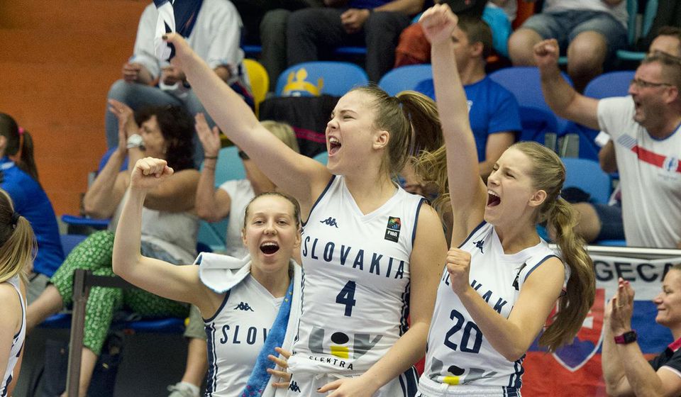 Radosť slovenských basketbalistiek po víťazstve v zápase základnej B-kupiny na ME v basketbale žien
