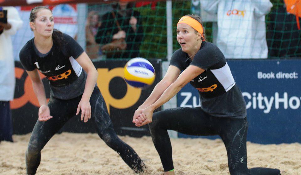 Slovenské reprezentantky v plážovom volejbale Natália Dubovcová a Andrea Štrbová