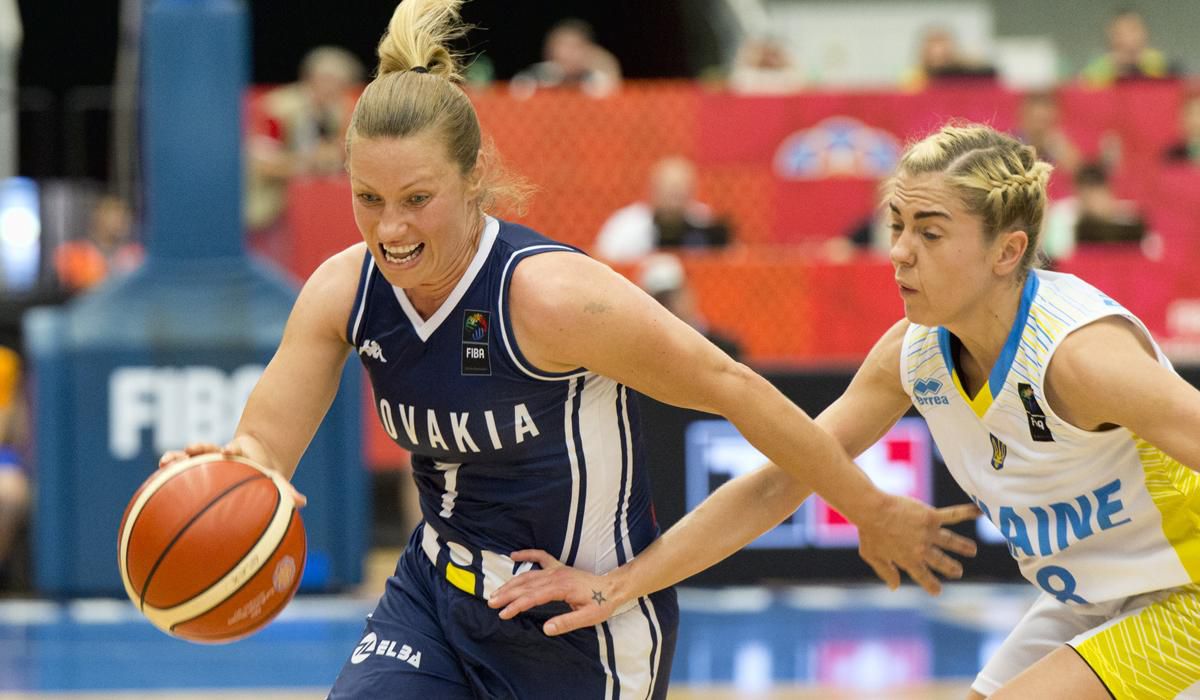 Zuzana Žirková a Arina Bilocerkivská v kvalifikácii o štvrťfinále na ME v basketbale žien Ukrajina - Slovensko