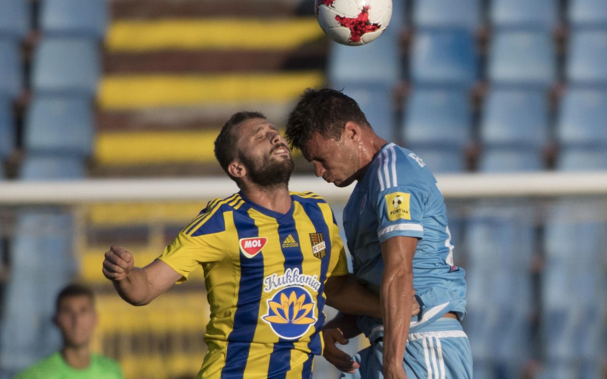 Pavol Šafranko az Dunajskej Stredy a Vasil Bošikov zo Slovana Bratislava