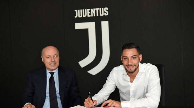 Mattia De Sciglio pri podpise zmluvy s Juventusom