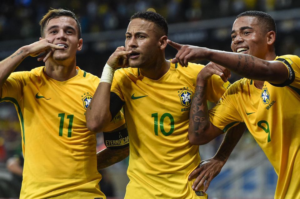Philippe Coutinho, Neymar a Gabriel Jesus sa tešia z gólu