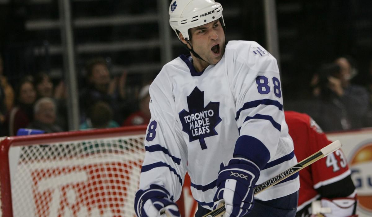 Eric Lindros v drese Toronta Maple Leafs