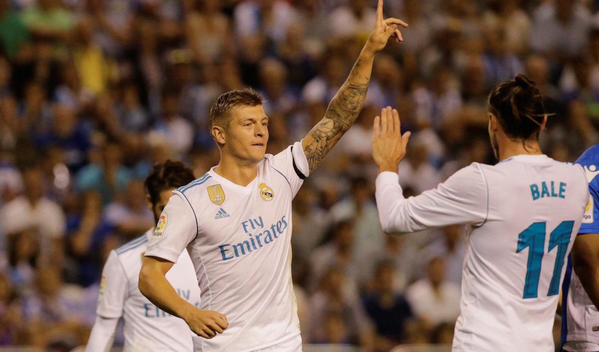 Tony Kroos sa teší z gólu Realu Madrid.