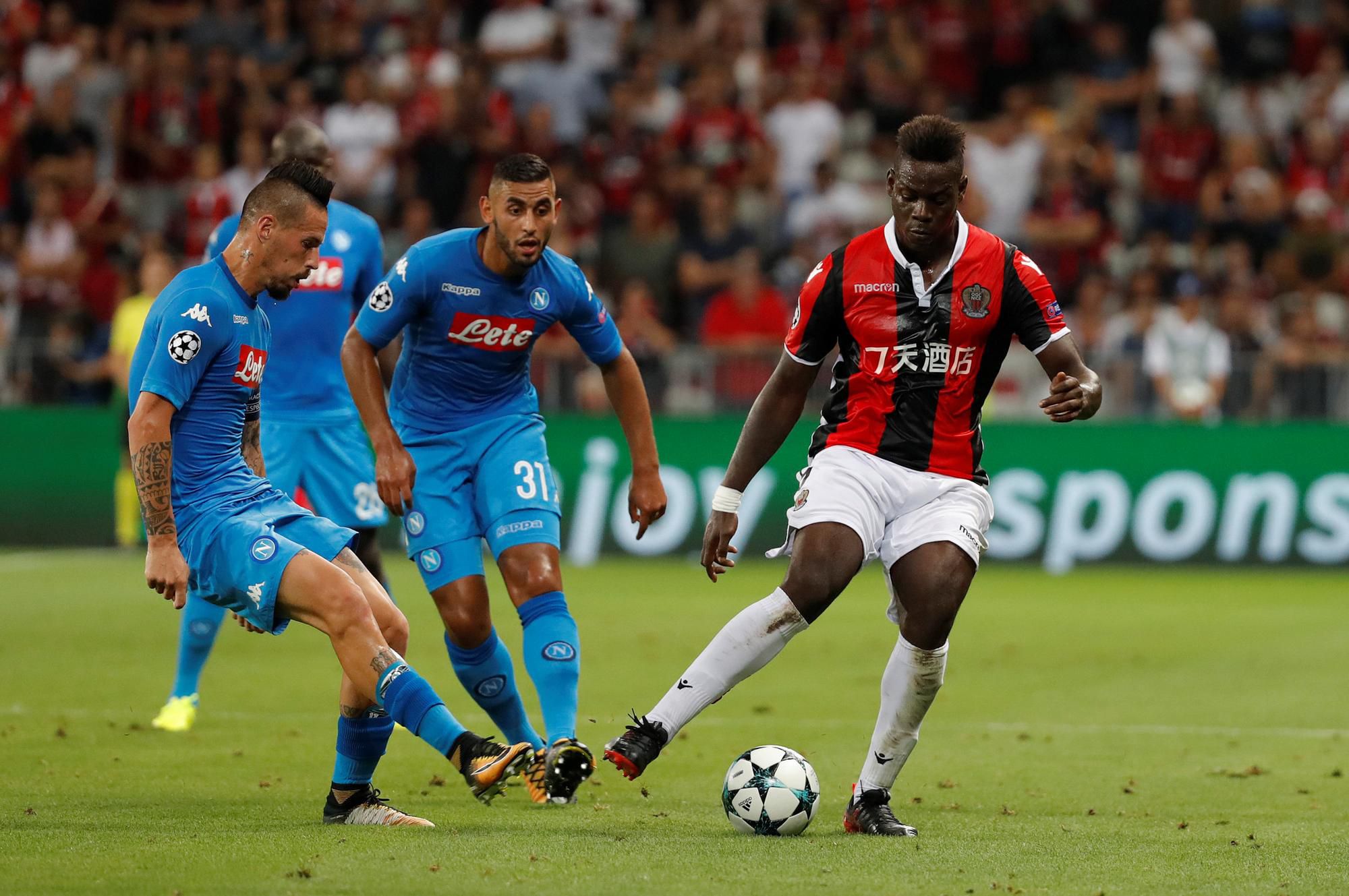 Marek Hamšík (SSC Neapol) a Mario Balotelli (Nice)