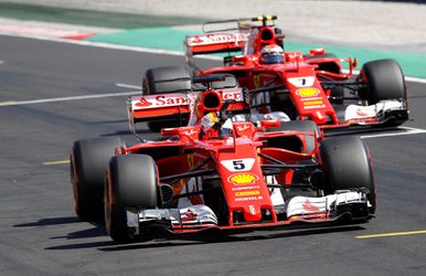 Tímová réžia i double Ferrari a šokujúci ťah Hamiltona
