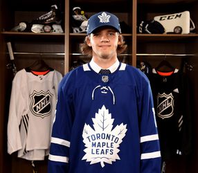 Švédsky mladík Liljegren so zmluvou v Toronte Maple Leafs
