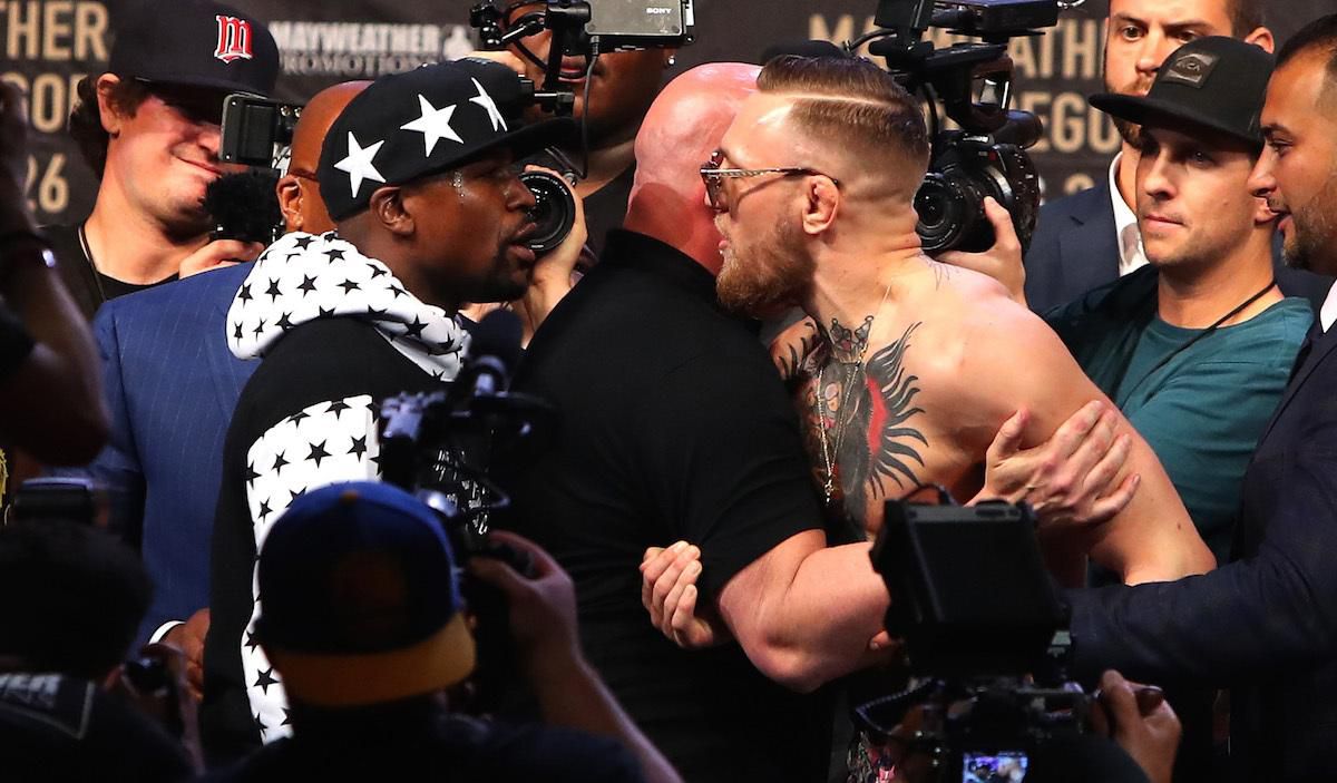 Floyd Mayweather a Conor McGregor na tlačovke v New Yorku.