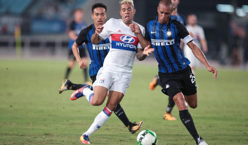 Miranda (Inter Miláno) vs. Mariano Diaz (Olympique Lyon)