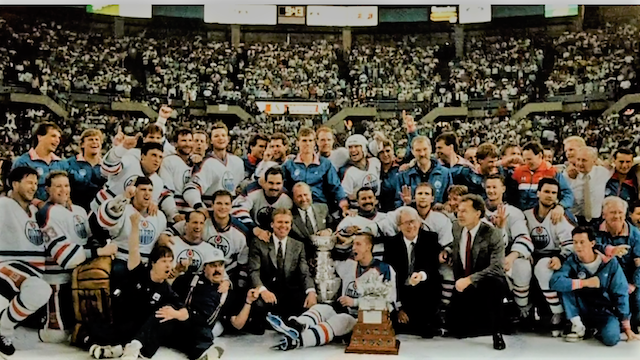 Edmonton Oilers oslavuje zisk Stanley Cupu v roku 1988