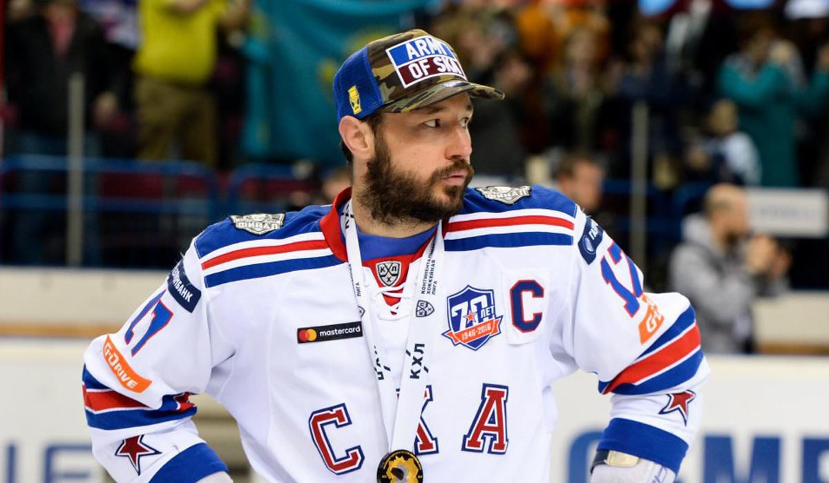 Iľja Kovalčuk v drese Petrohradu ako šampión KHL