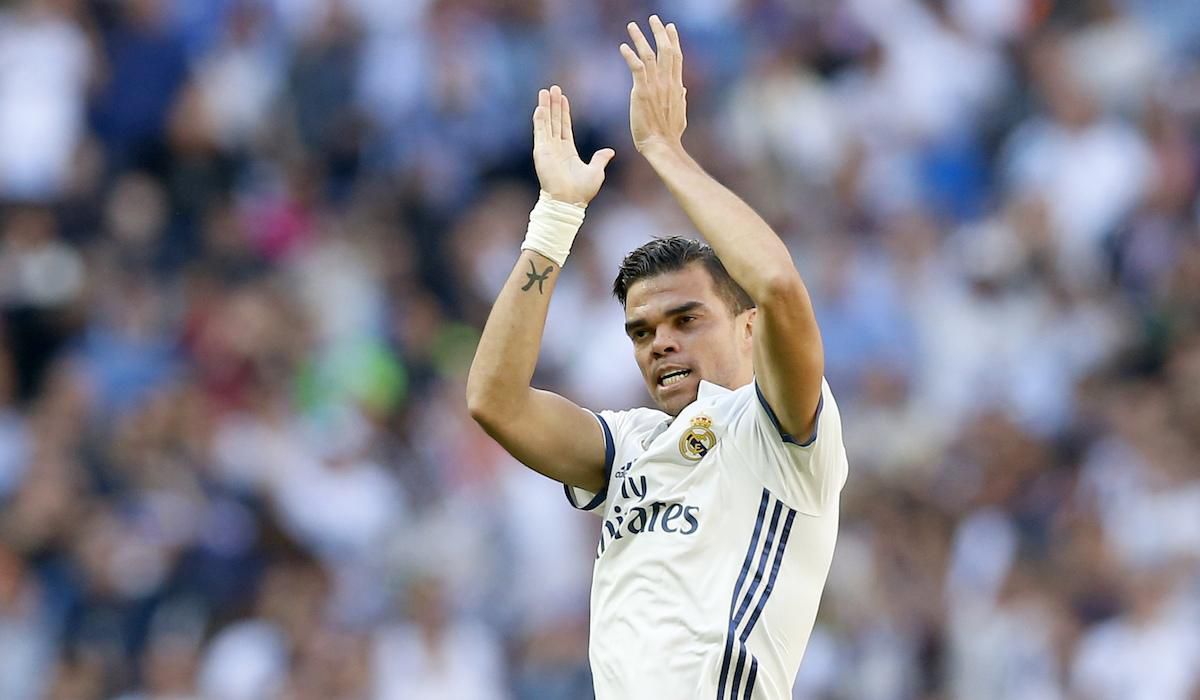Pepe sa lúči s Realom Madrid.