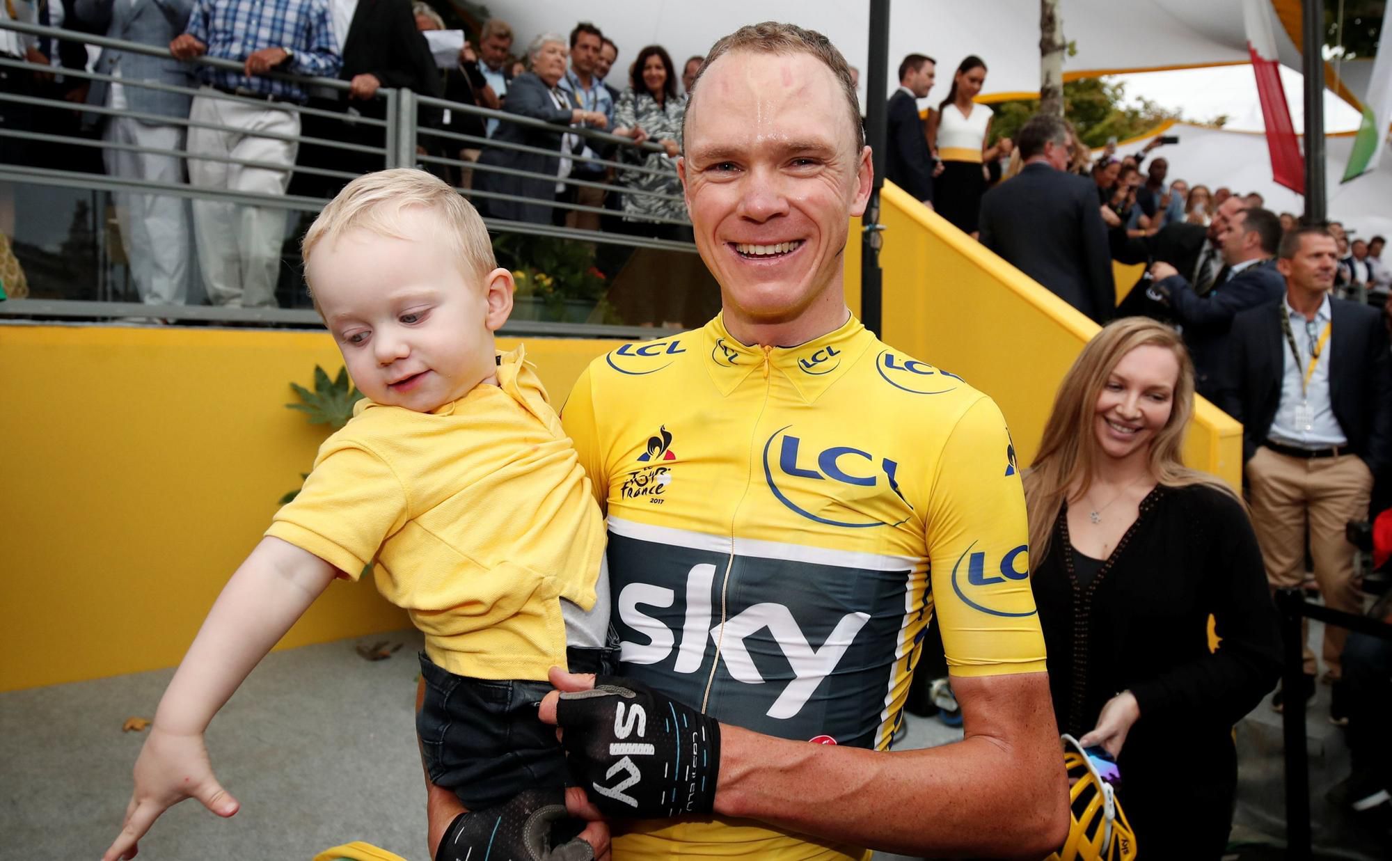 Chris Froome po víťazstve na Tour de France so synom