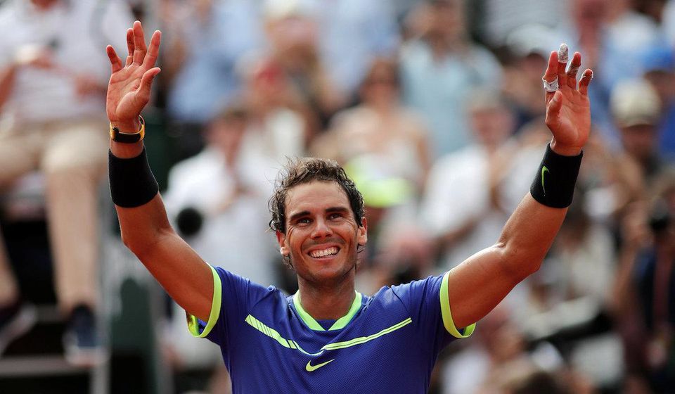 Rafael Nadal oslavuje titul na Roland Garros
