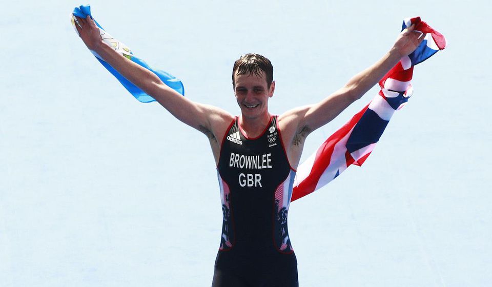 Alistair Brownlee ako olympijský víťaz v Riu 2016