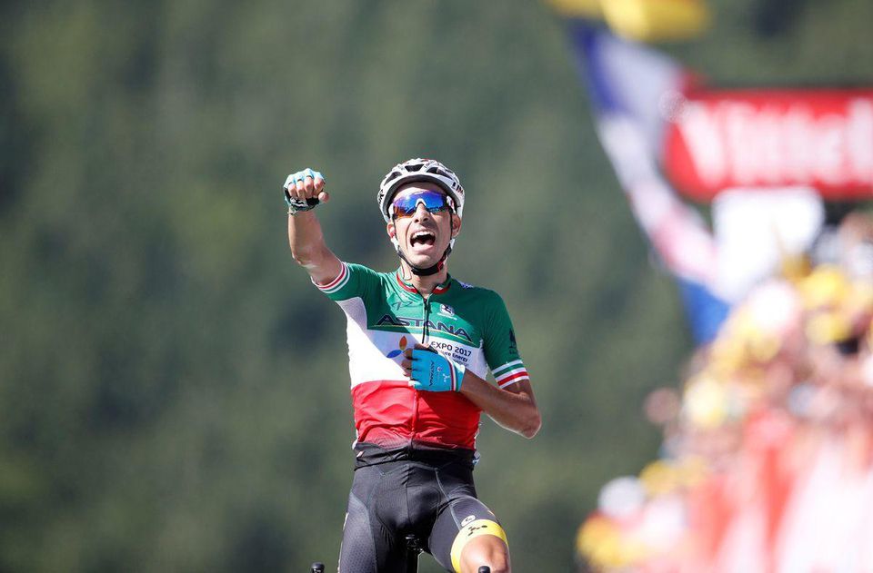 Talian Fabio Aru vyhráva etapu
