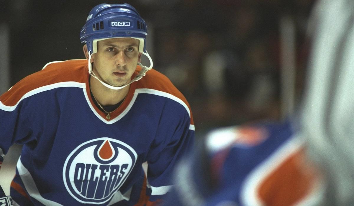 Zdeno Cíger na archivej snímke v drese Edmontonu Oilers.