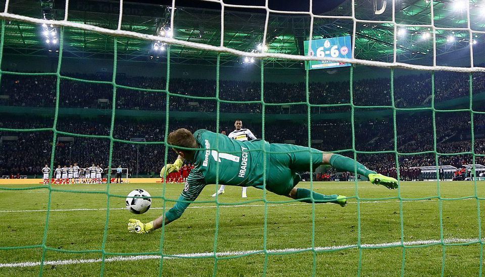 Borussia Monchengladbach penalta maj17 Reuters
