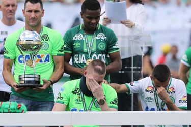 Video: Dojímavé chvíle v Chapecoense: Preživší prevzali Juhoamerický pohár