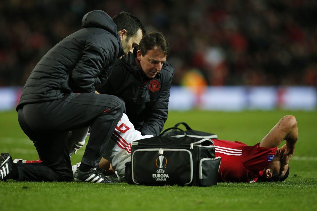 Zlatan Ibrahimovic Manchester United zranenie apr17 Reuters