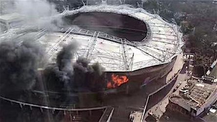 Video: Tévez a spol. v šoku, štadión Šanghaja zachvátil požiar!