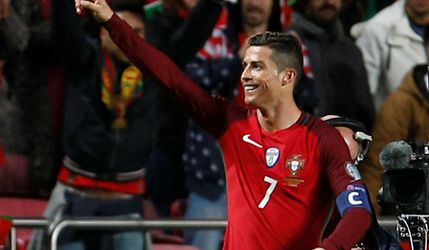 Video: Dvojgólový Ronaldo, nečakaná prehra Holandska a prvá strata Belgicka